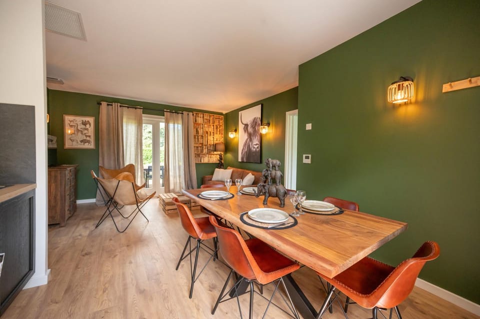 Seating area, Dining area