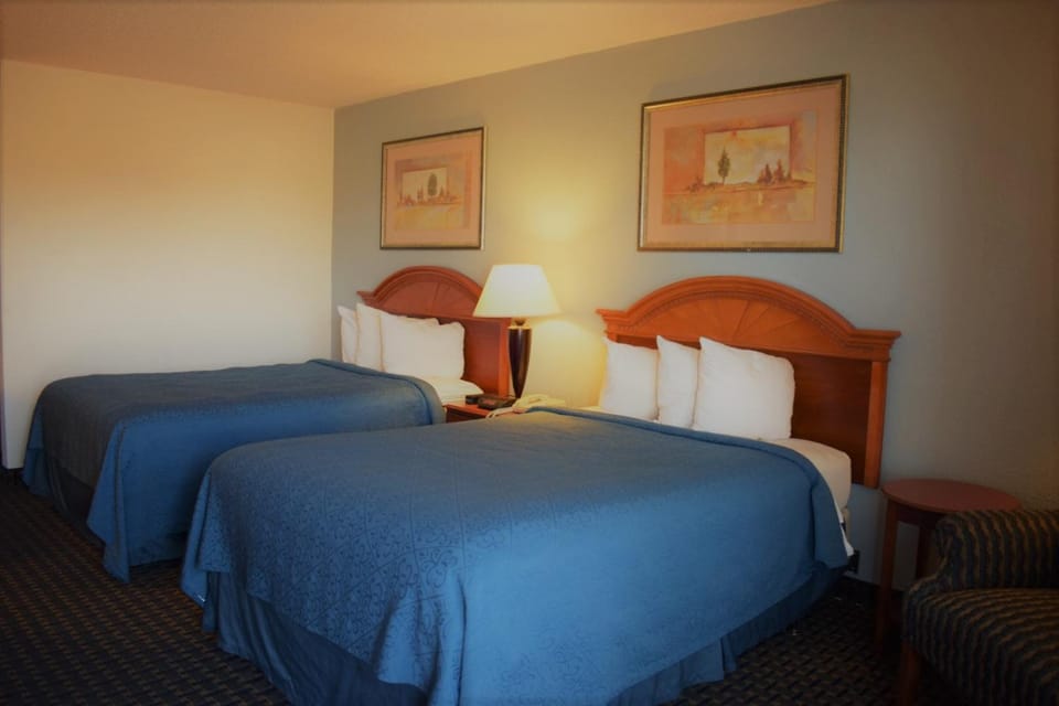 Texas Inn & Suites Motel in Denton