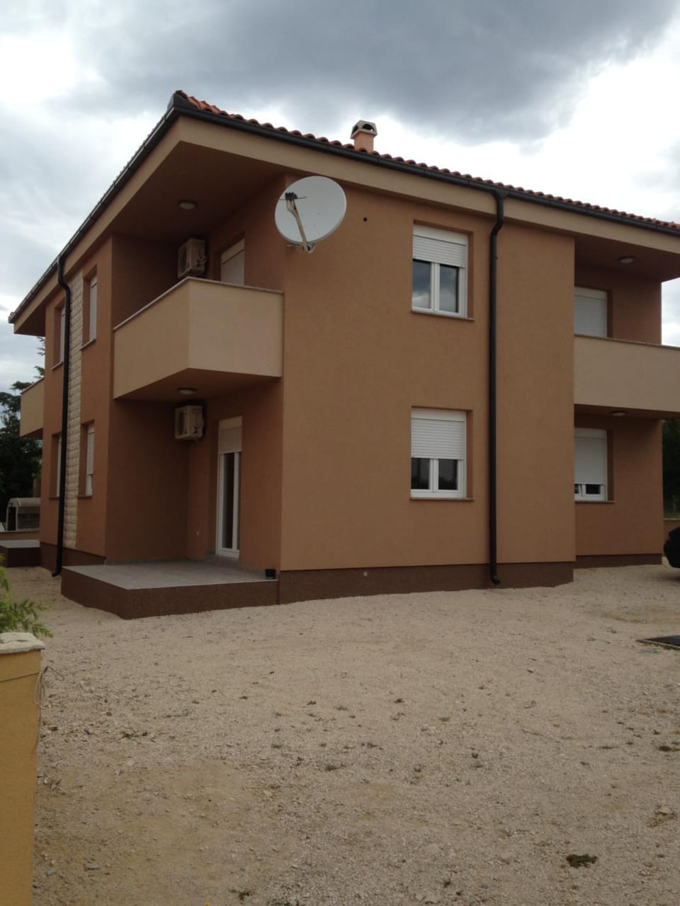 Property building, Facade/entrance, Area and facilities