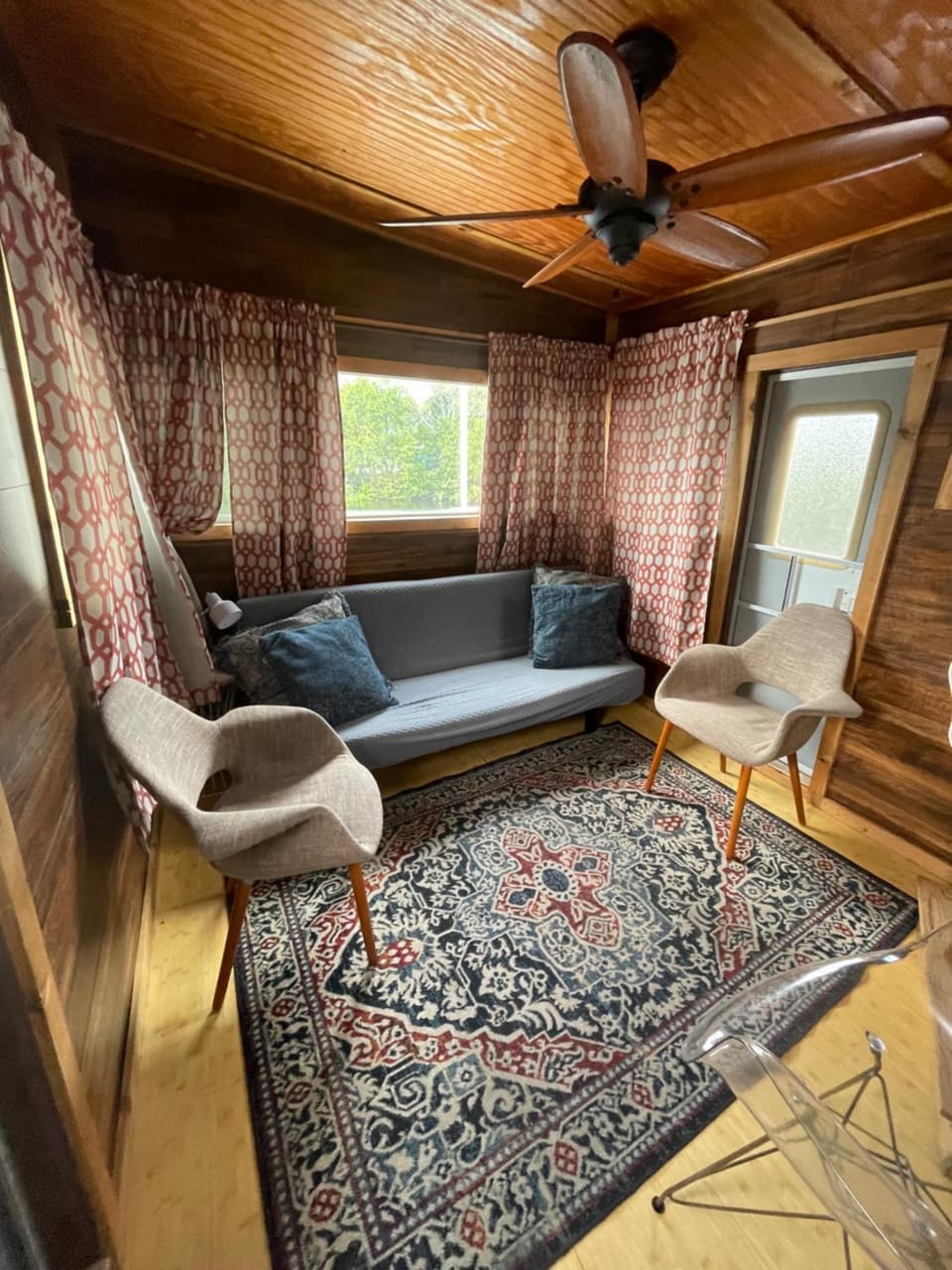 Updated houseboat on the river! Docked boat in Fort Lauderdale
