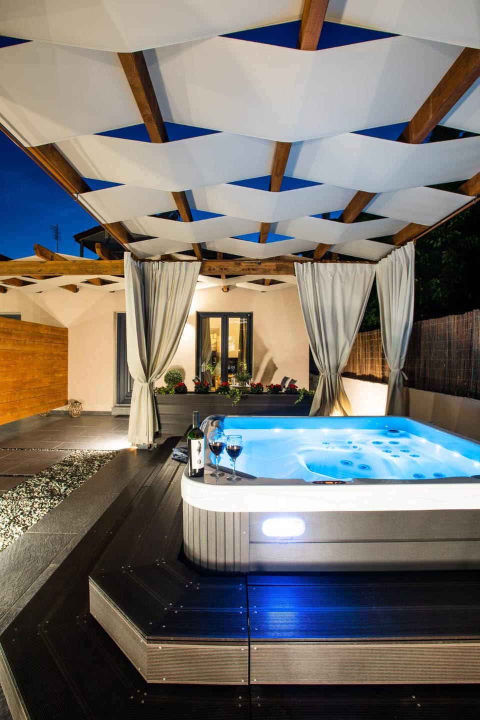 Hot Tub, Area and facilities