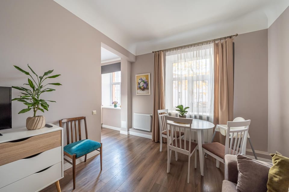 Living room, Seating area, Dining area
