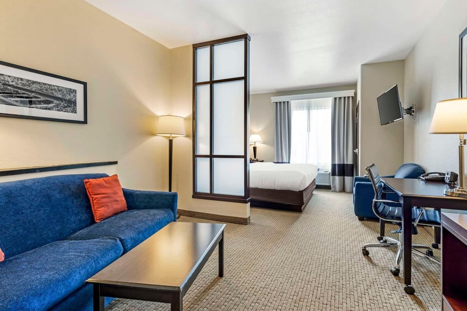 Seating area, Bedroom