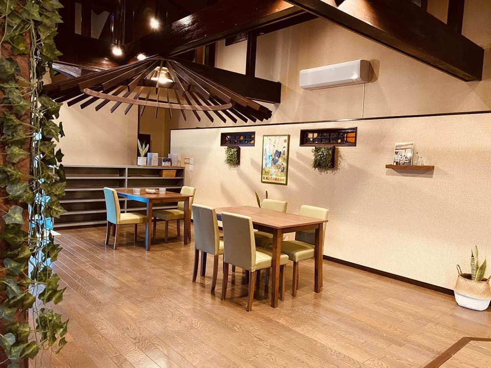 Living room, Seating area, air conditioner