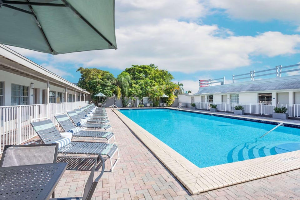 On site, Pool view, Swimming pool, Swimming pool