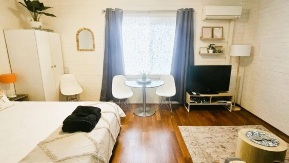 Cozy Corner M106 Studio Apartment near Kings Park Apartment in Perth