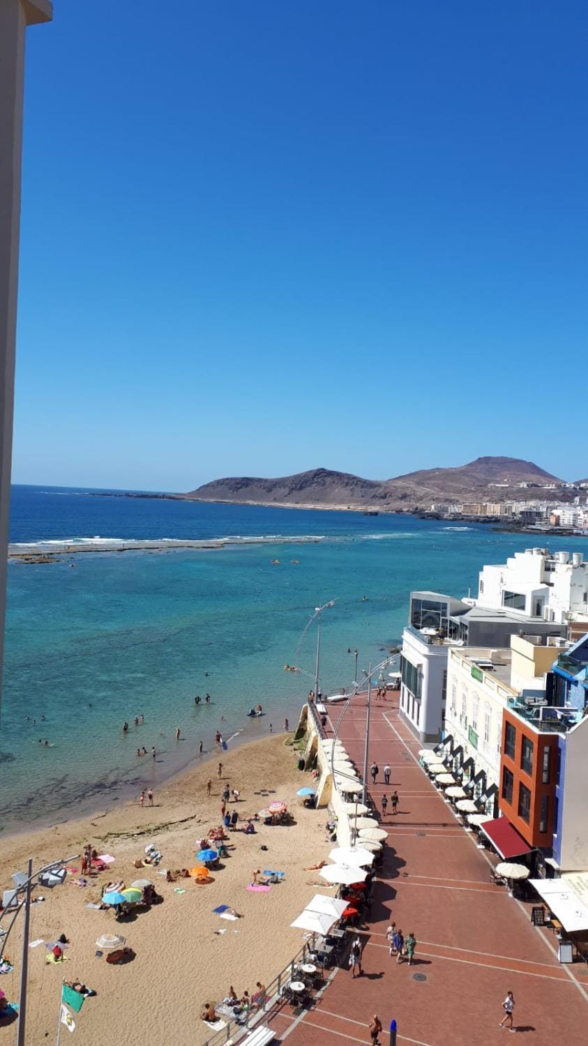 Apartamento amplio Canary Style, 1 Playa Canteras Apartment in Las Palmas de Gran Canaria