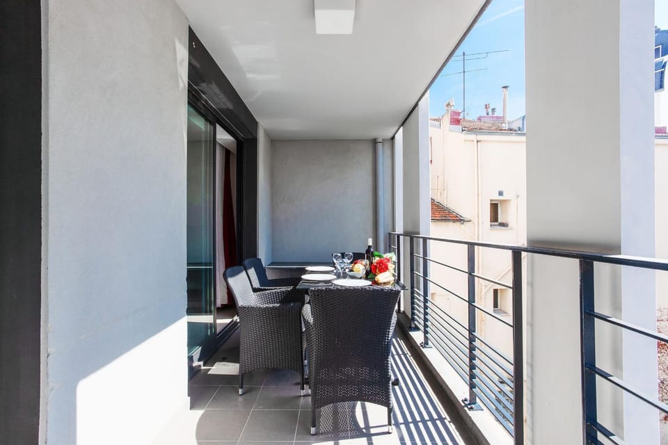 Patio, Dining area