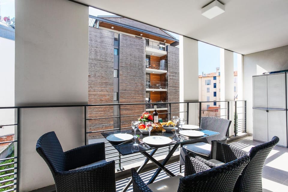 Patio, Dining area