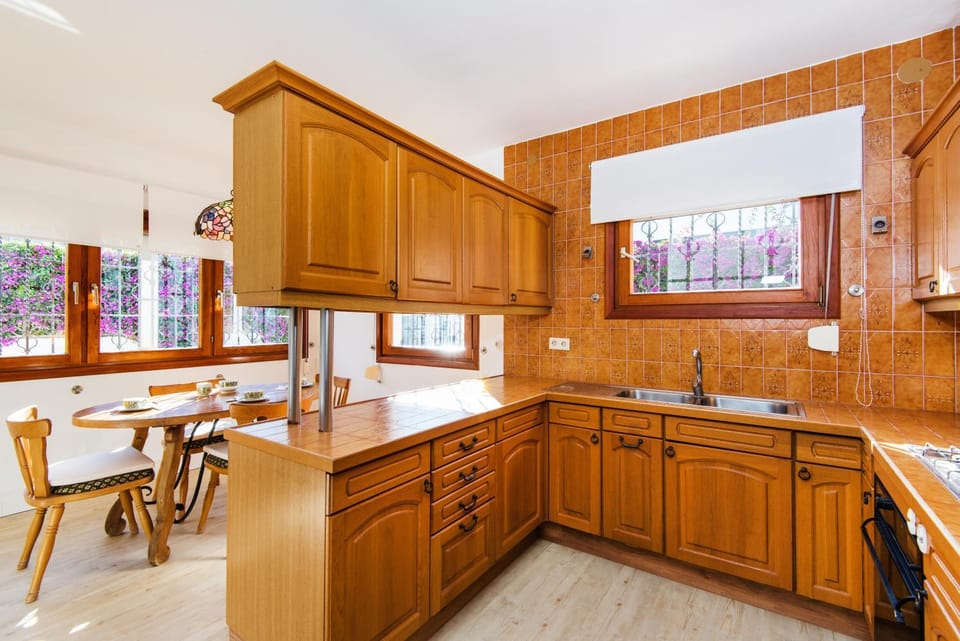 Kitchen or kitchenette, Living room