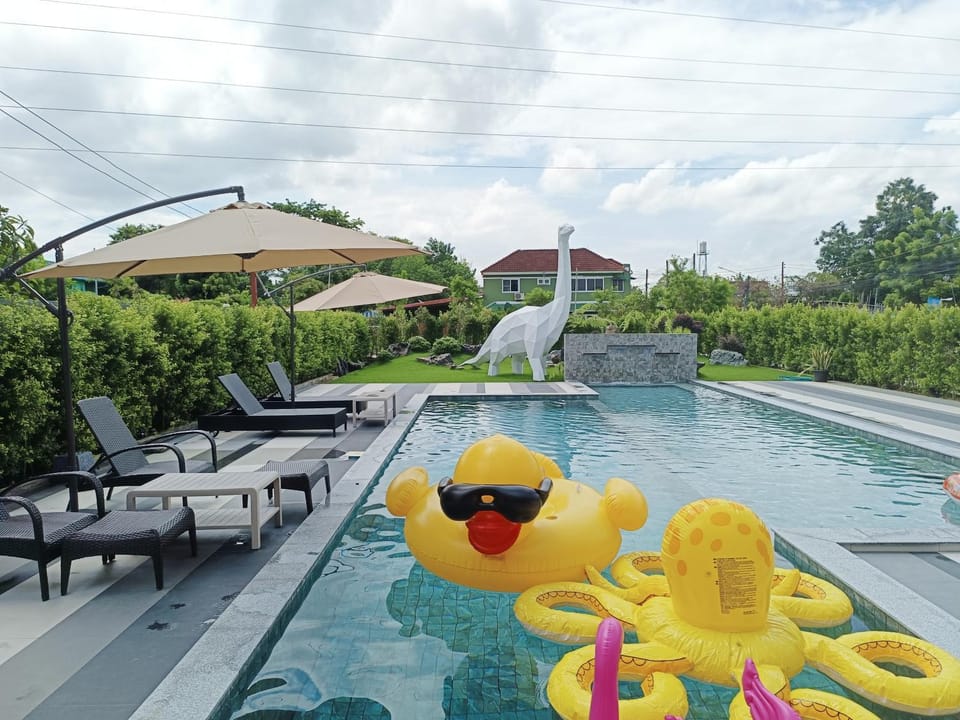 พรนับพันเพลส Hotel in Chiang Mai
