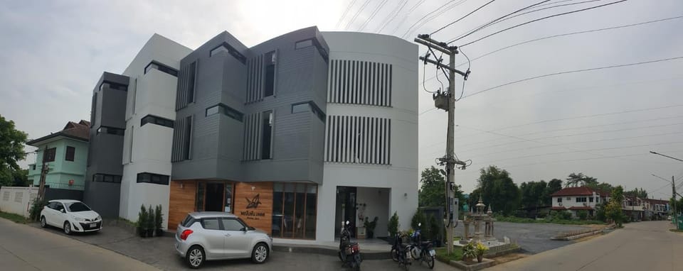 พรนับพันเพลส Hotel in Chiang Mai