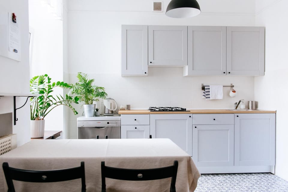 Kitchen or kitchenette, Dining area