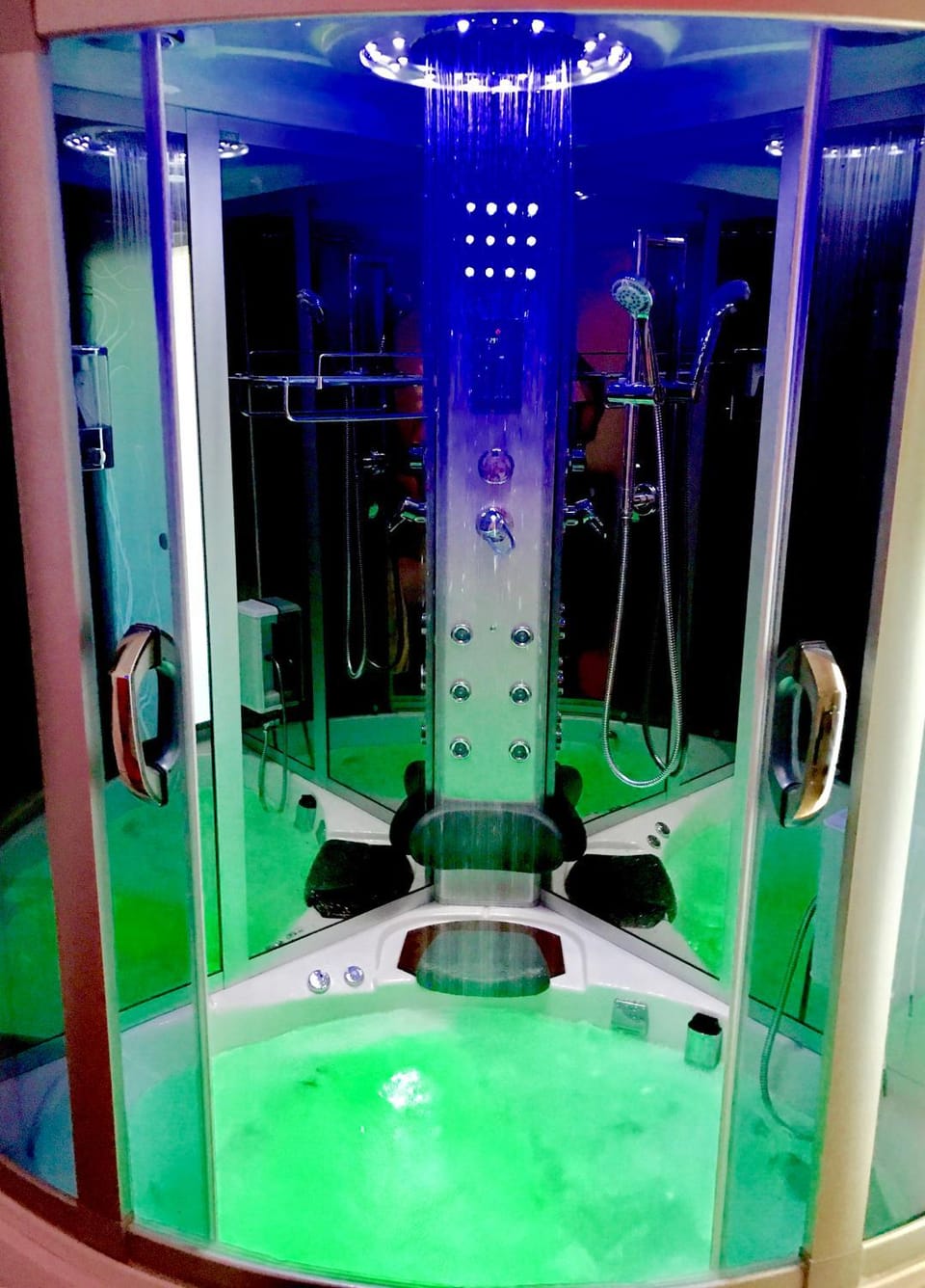 Shower, Steam room, Spa and wellness centre/facilities