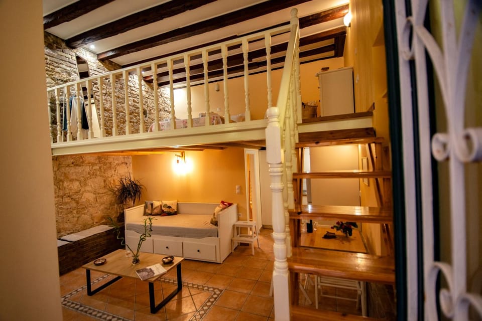 Bed, Living room