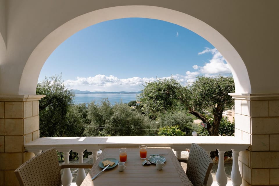 Natural landscape, View (from property/room), Balcony/Terrace, Seating area, Sea view