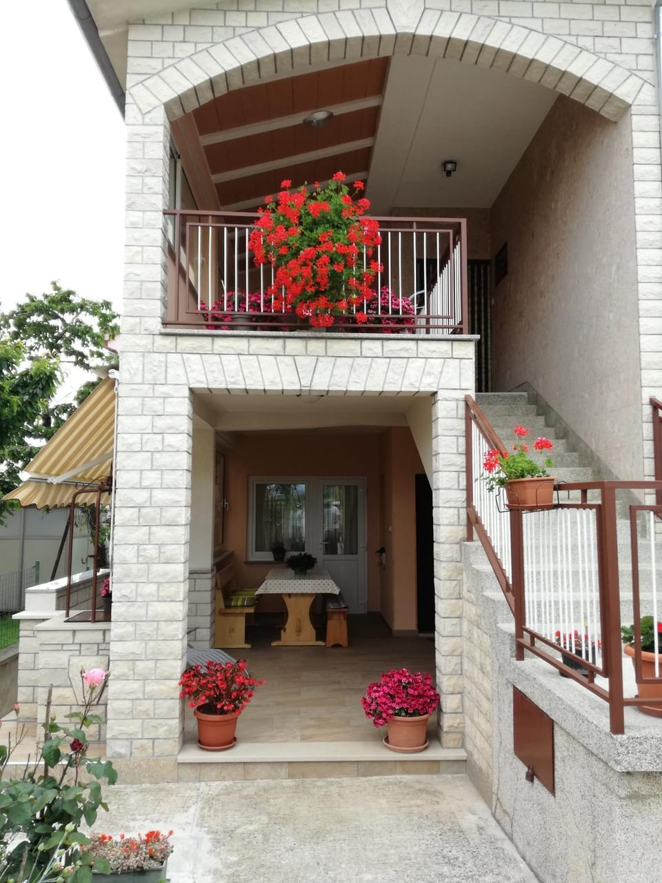 Facade/entrance
