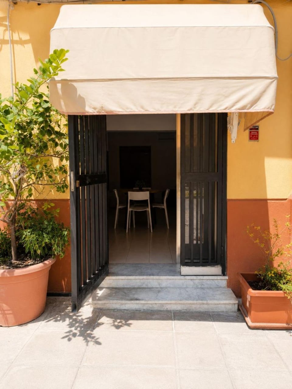 Patio, Facade/entrance, Day