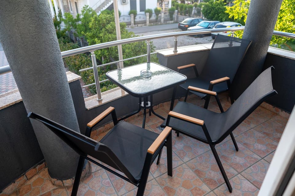 Balcony/Terrace, Living room, Parking