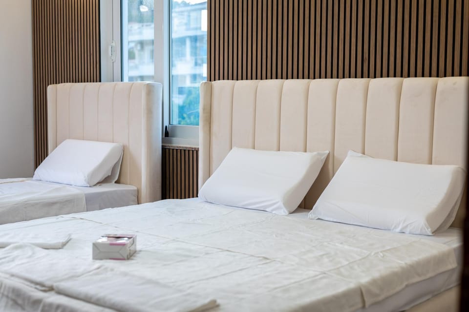 Photo of the whole room, Bedroom, towels