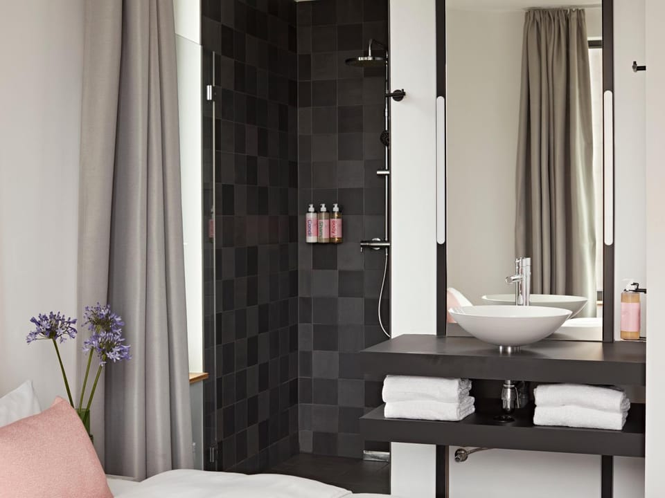 Bathroom, towels