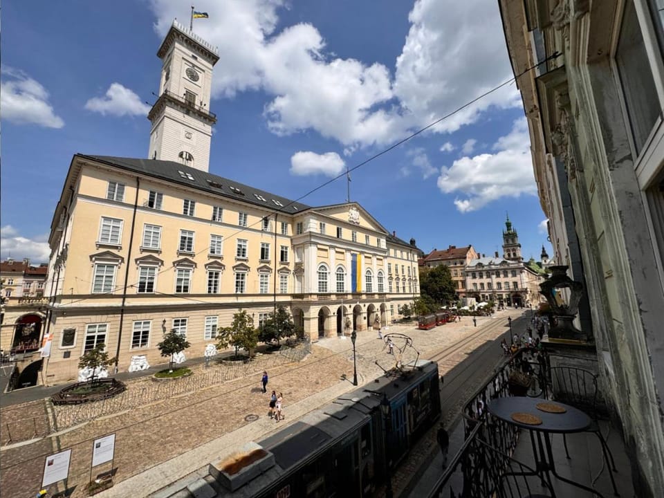 Property building, Day, Neighbourhood, City view, Landmark view, Street view, Location