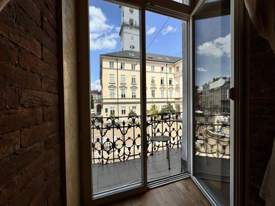 Property building, Day, View (from property/room), Balcony/Terrace, City view, Landmark view, Street view