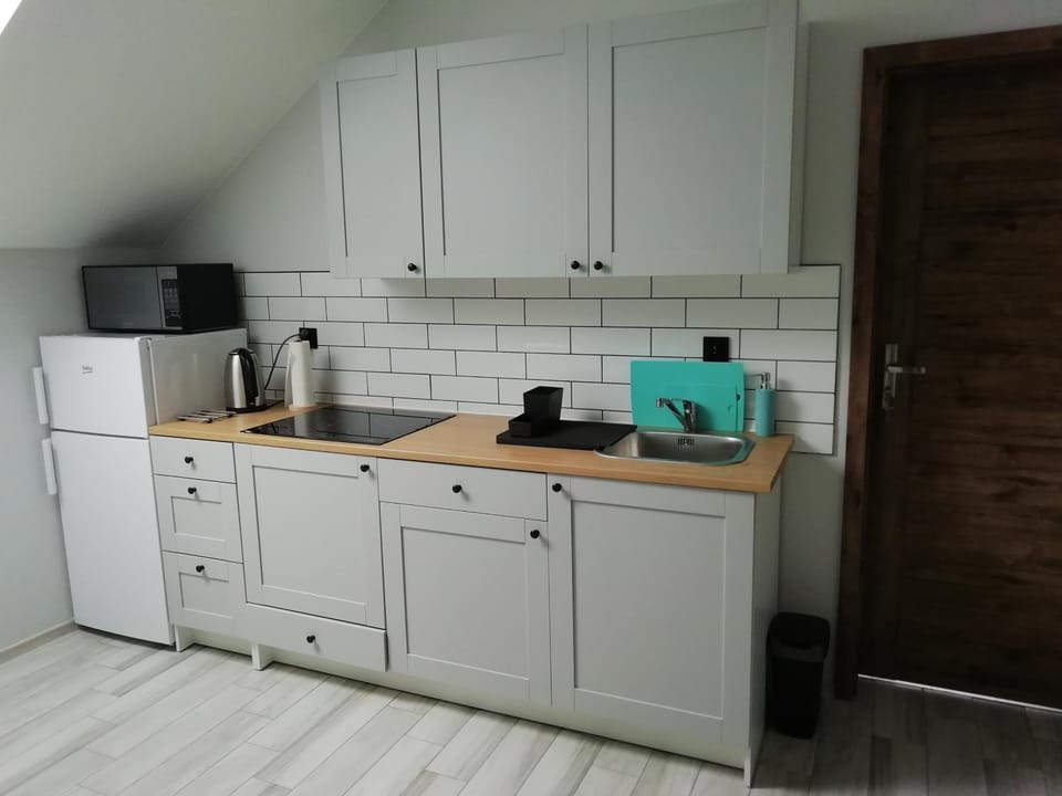 Kitchen or kitchenette, Communal kitchen