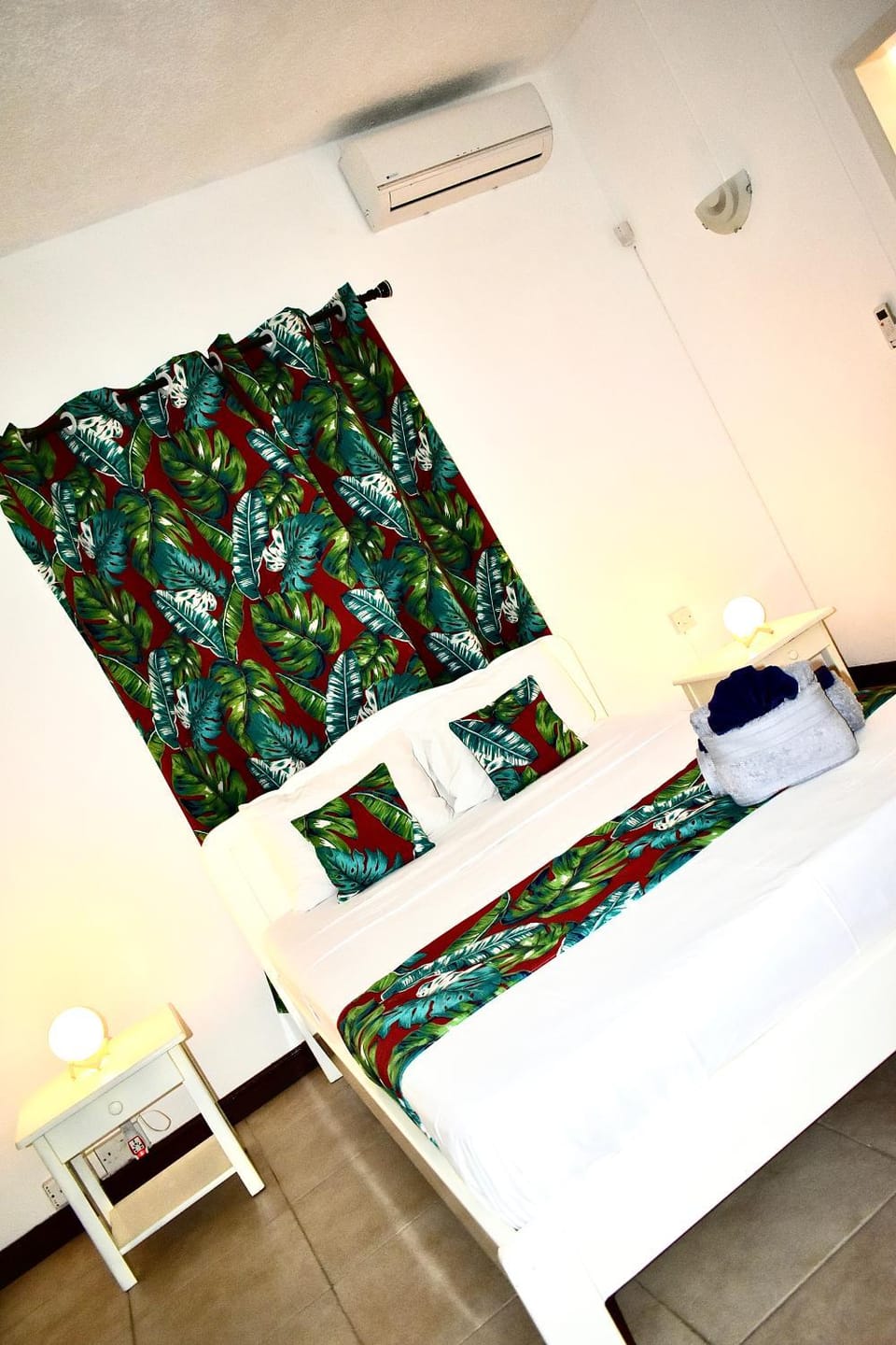 Bedroom, towels, air conditioner