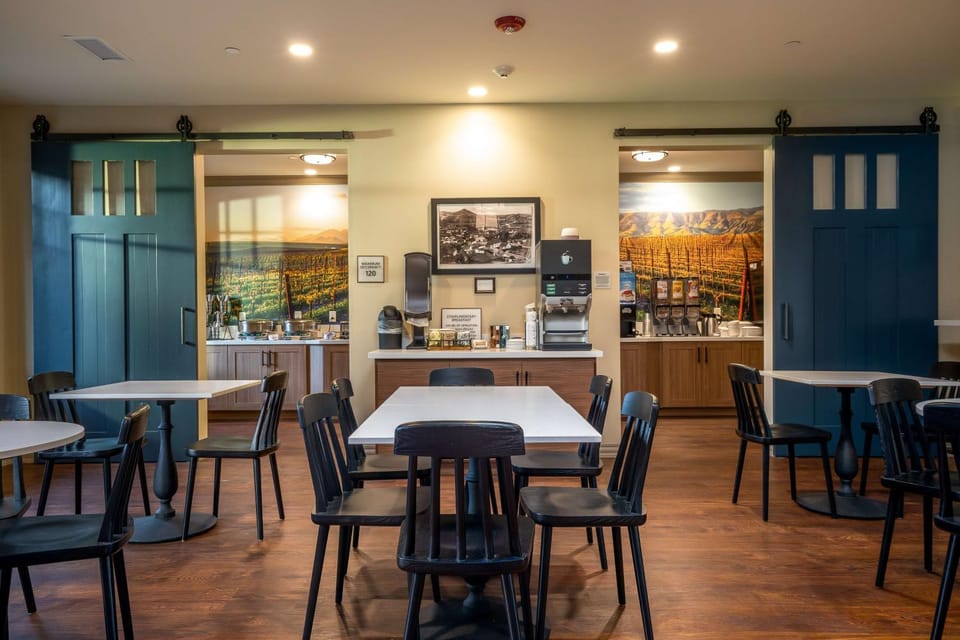Restaurant/places to eat, Dining area, On site