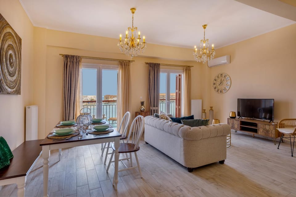 TV and multimedia, Balcony/Terrace, Living room, Seating area, Dining area