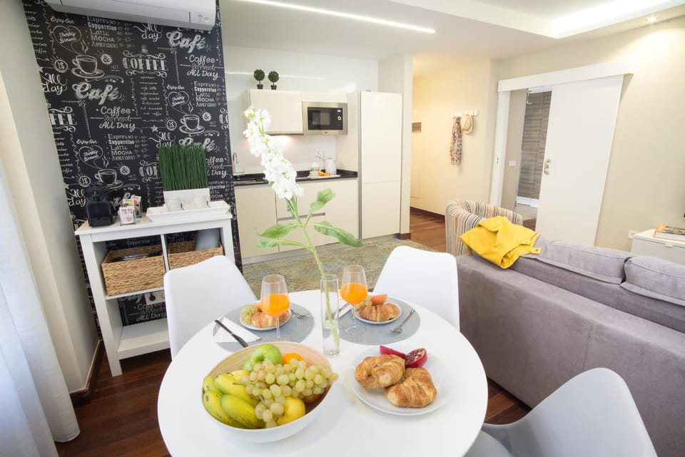 Living room, Dining area