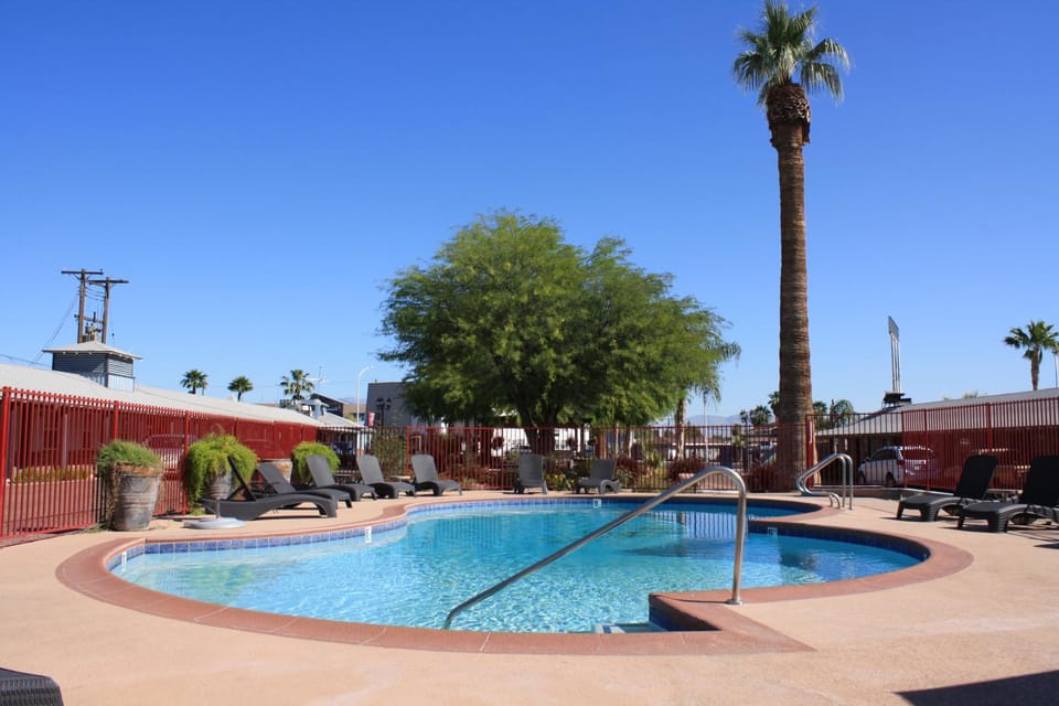 Day, Pool view, Swimming pool, sunbed