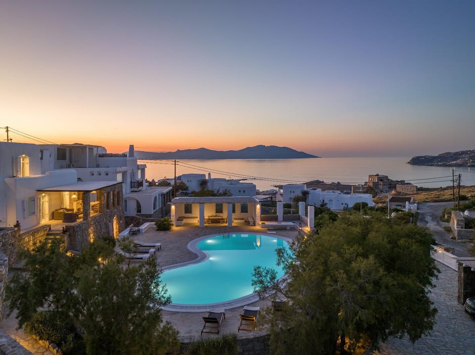 Property building, Pool view, Sea view, Swimming pool, Sunset, sunbed