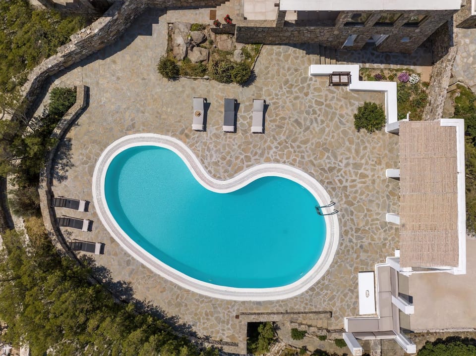 Property building, Day, Garden, Balcony/Terrace, Pool view, Swimming pool, sunbed