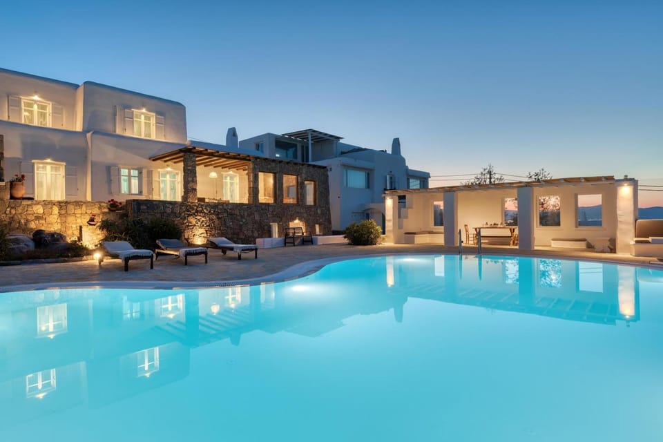 Property building, Balcony/Terrace, Balcony/Terrace, Pool view, Pool view, Swimming pool, Swimming pool, sunbed