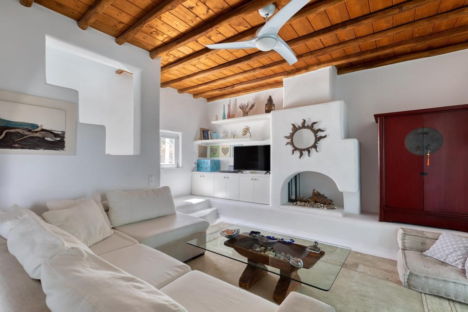 Communal lounge/ TV room, TV and multimedia, Living room, Seating area