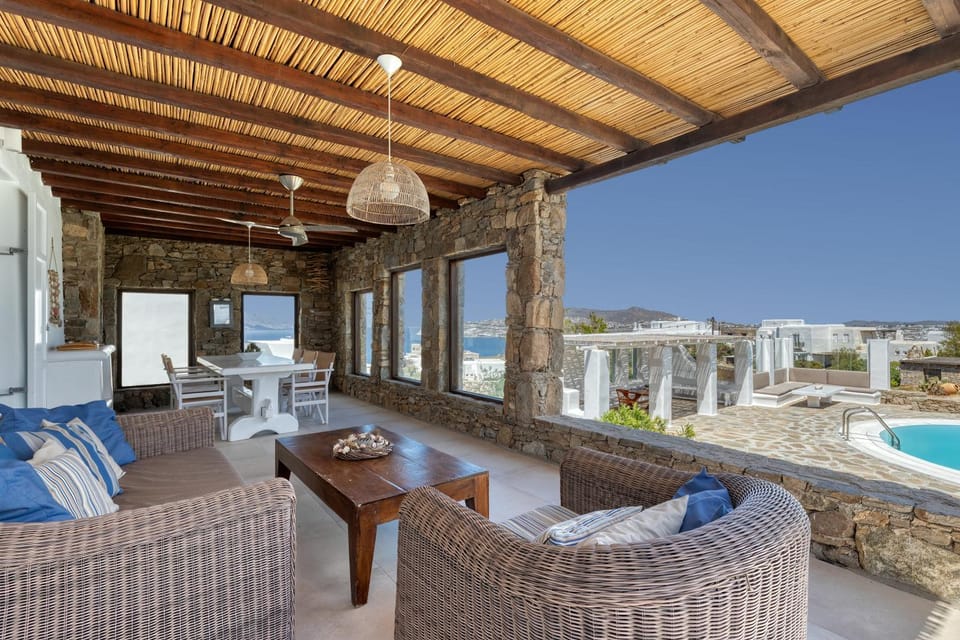 Communal lounge/ TV room, View (from property/room), Balcony/Terrace, Lounge or bar, Seating area, Dining area, Pool view, Sea view