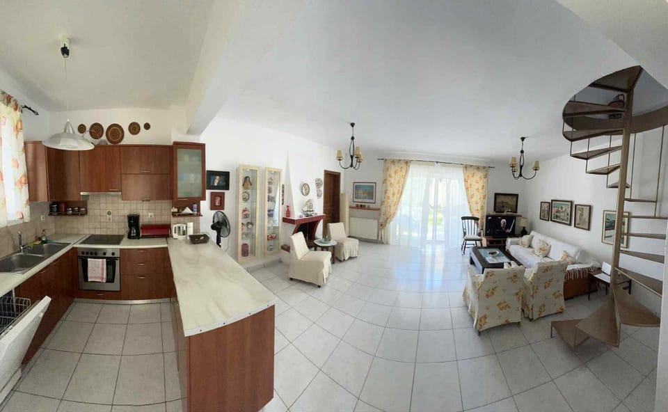 Kitchen or kitchenette, Living room, Seating area