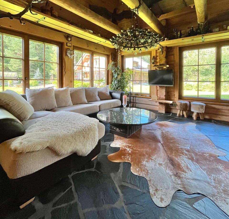 Sauna, TV and multimedia, Living room, Seating area, Dining area