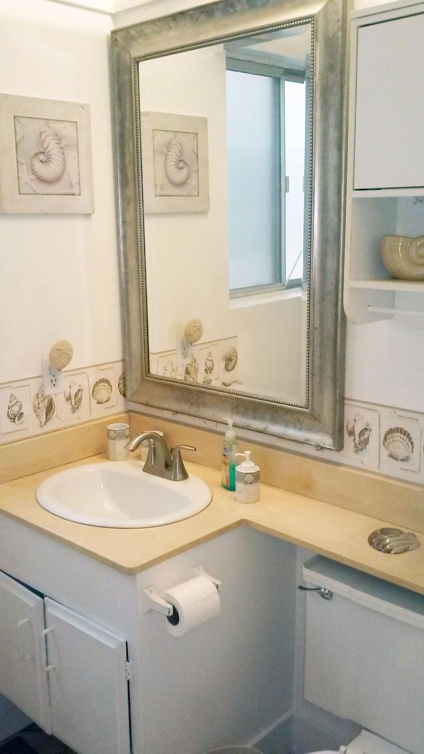 25 Steps to the Beach Apartment in Balboa Peninsula