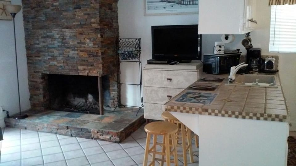 25 Steps to the Beach Apartment in Balboa Peninsula