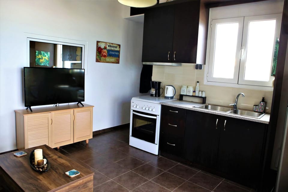 TV and multimedia, Coffee/tea facilities, Kitchen or kitchenette, Seating area