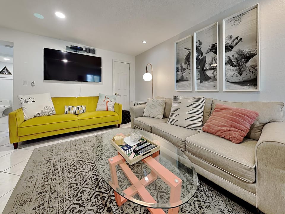 TV and multimedia, Living room, Seating area, furniture
