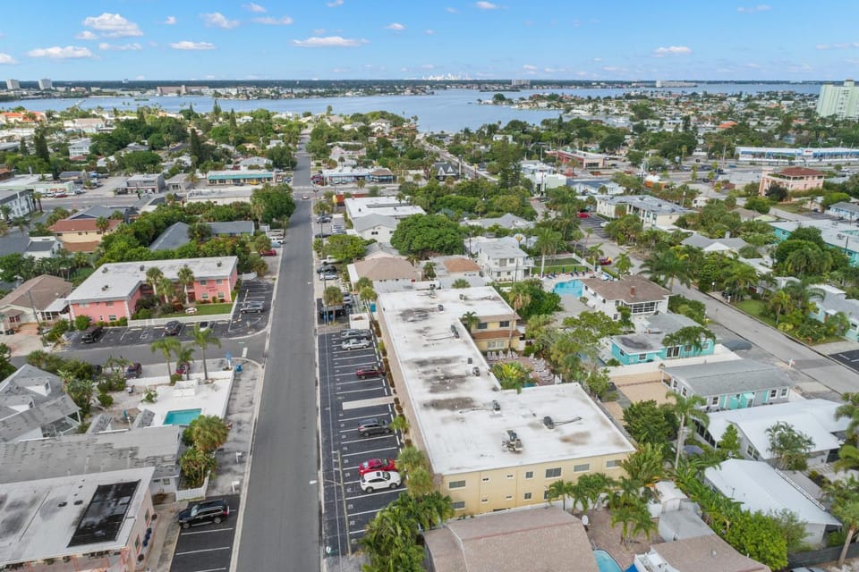 Neighbourhood, Natural landscape, Bird's eye view, Lake view