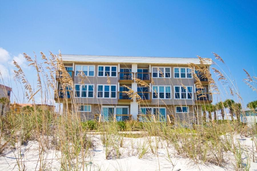 Property building, Balcony/Terrace, Beach