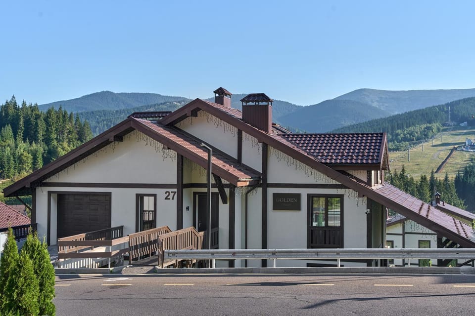 Property building, Facade/entrance, Natural landscape, Mountain view, Parking