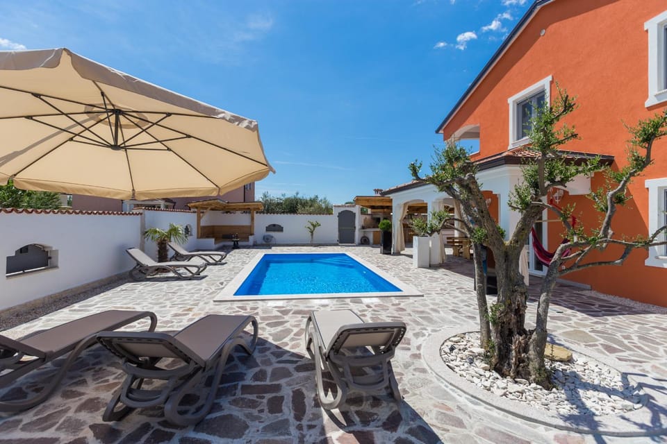 Patio, Swimming pool, Swimming pool