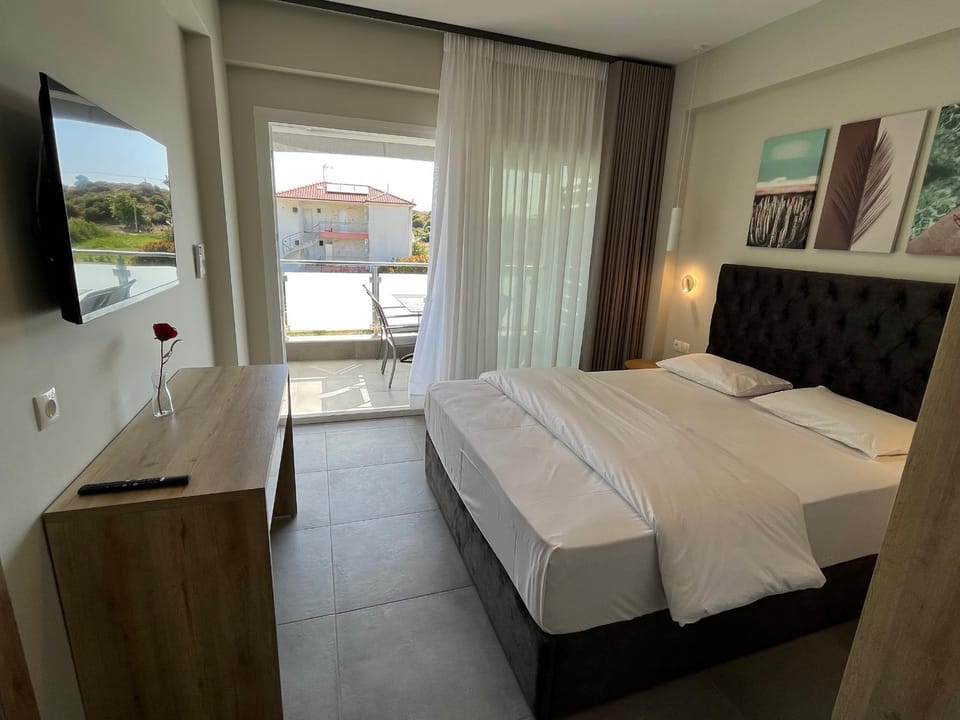 Bed, TV and multimedia, Balcony/Terrace, Balcony/Terrace, Photo of the whole room, Bedroom