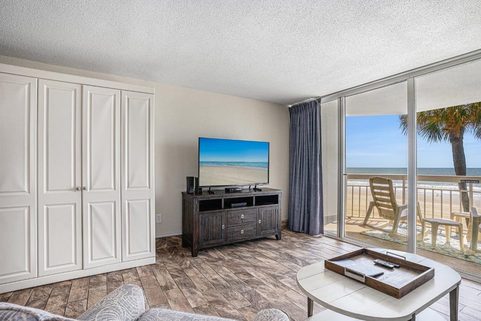 Water's Edge Resort Apartment in Garden City